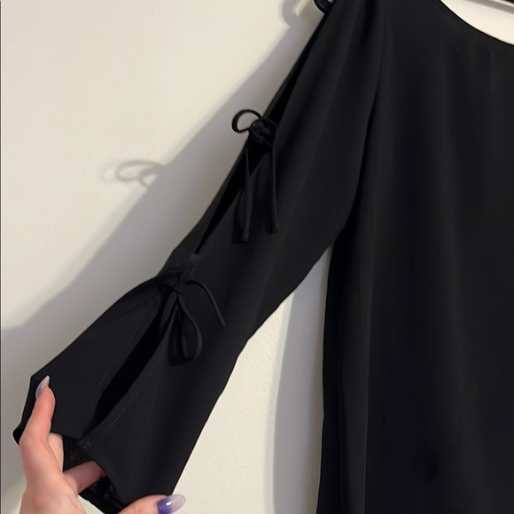 Wilfred‎ Aritzia long sleeve Cold Shoulder Top black - Picture 4 of 8